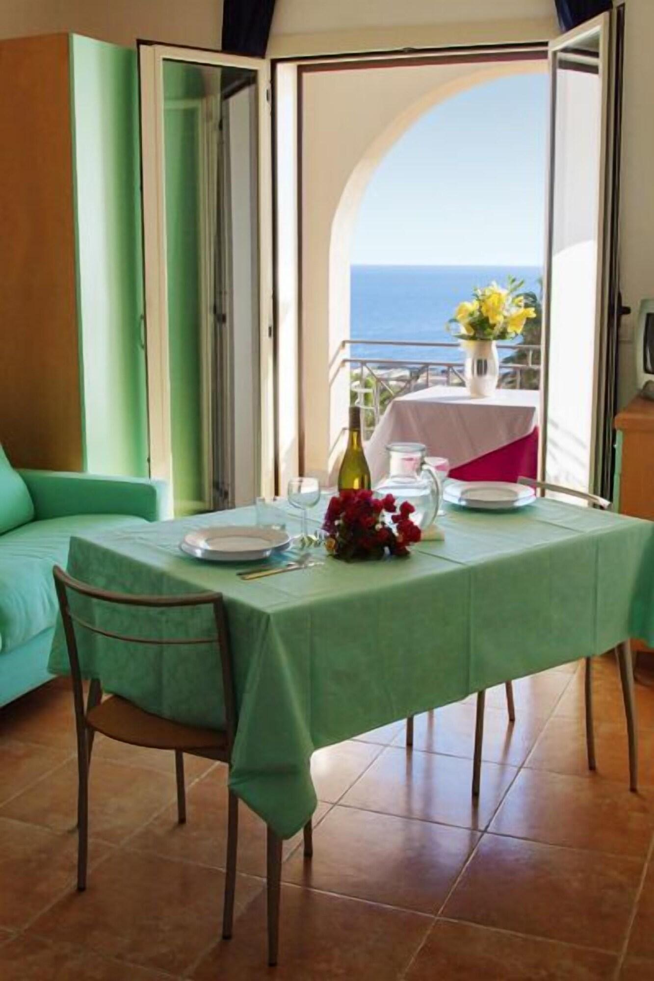 Oasi D'Oriente Aparthotel Санта Чезареа Терме Екстериор снимка
