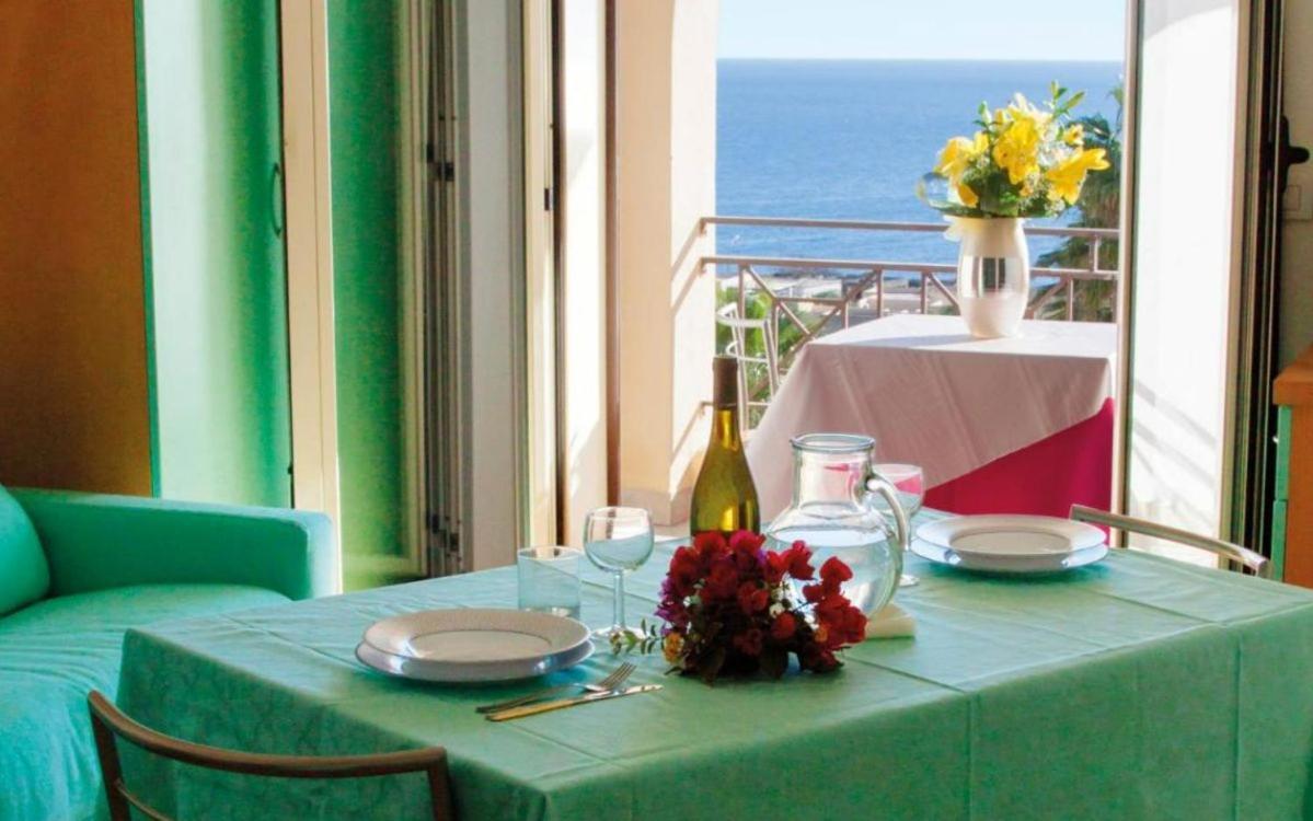 Oasi D'Oriente Aparthotel Санта Чезареа Терме Екстериор снимка