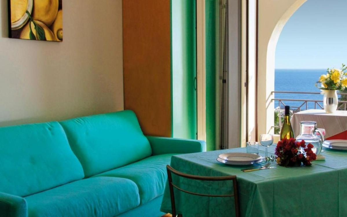 Oasi D'Oriente Aparthotel Санта Чезареа Терме Екстериор снимка