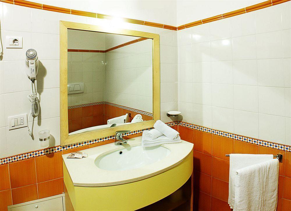 Oasi D'Oriente Aparthotel Санта Чезареа Терме Екстериор снимка