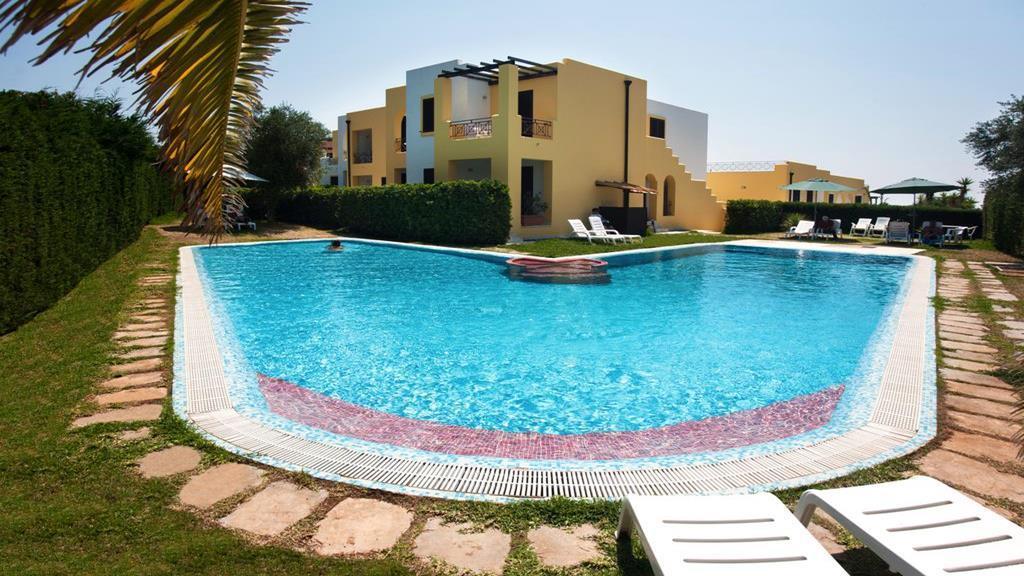 Oasi D'Oriente Aparthotel Санта Чезареа Терме Екстериор снимка